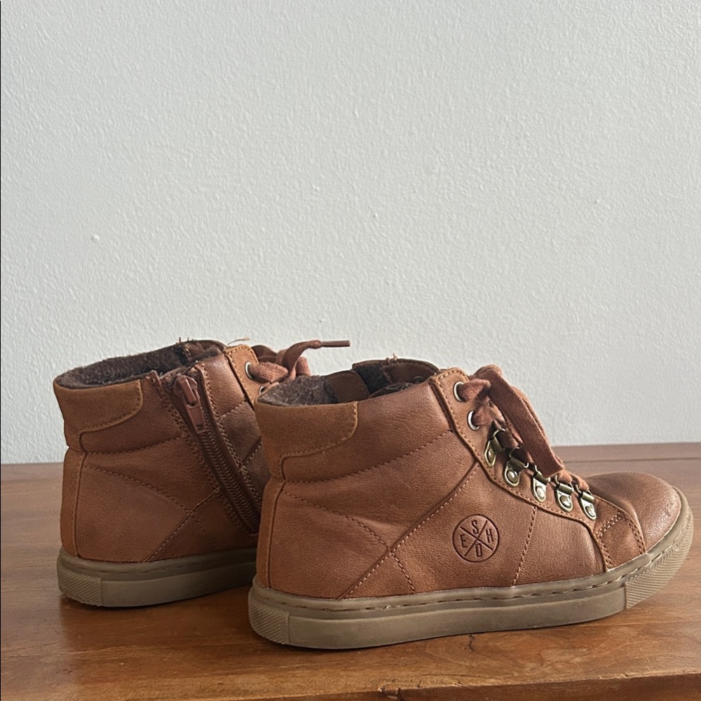 Boys Brown Boots sz 2 Bullboxer